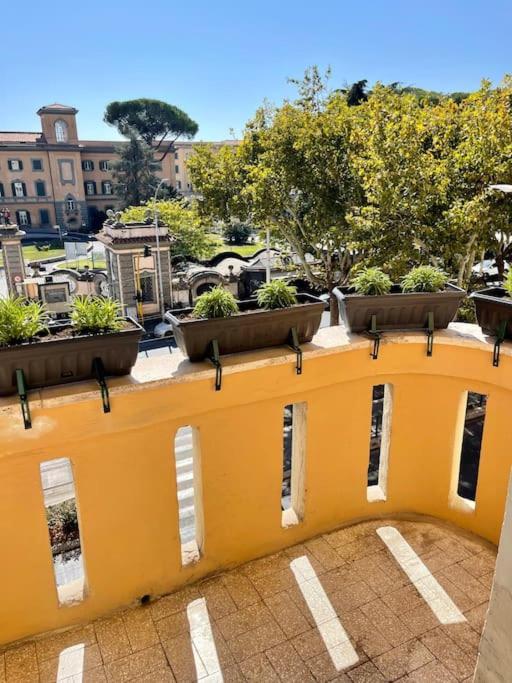 Cozy Apartment Gianicolense 3Bdr ローマ エクステリア 写真